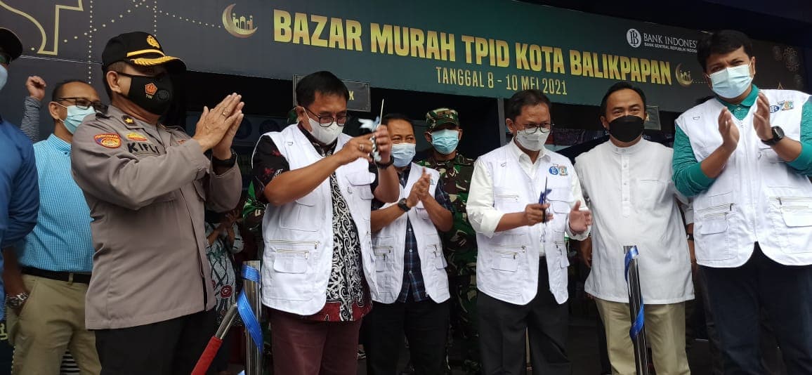 Pembukaan Bazar Murah yang digelar selama tiga hari di pintu masuk Balcony Balikpapan, Sabtu (8/5/2021)