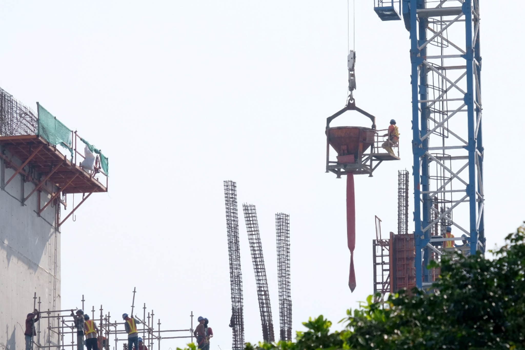 Badan usaha konstruksi di Indonesia terancam kolaps akibat minimnya Lembaga Sertifikasi Profesi di bidang konstruksi. Foto: Ismail Pohan/TrenAsia</p>
