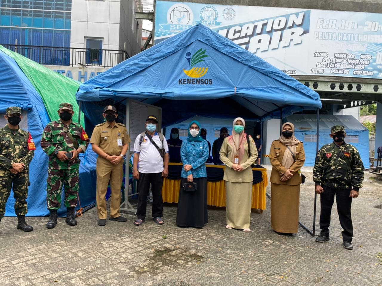 Ketua Penggerak PKK Balikpapan datangi lokasi pengungsian kebakaran, Klandasan Ilir, pada Selasa (6/7/2021)