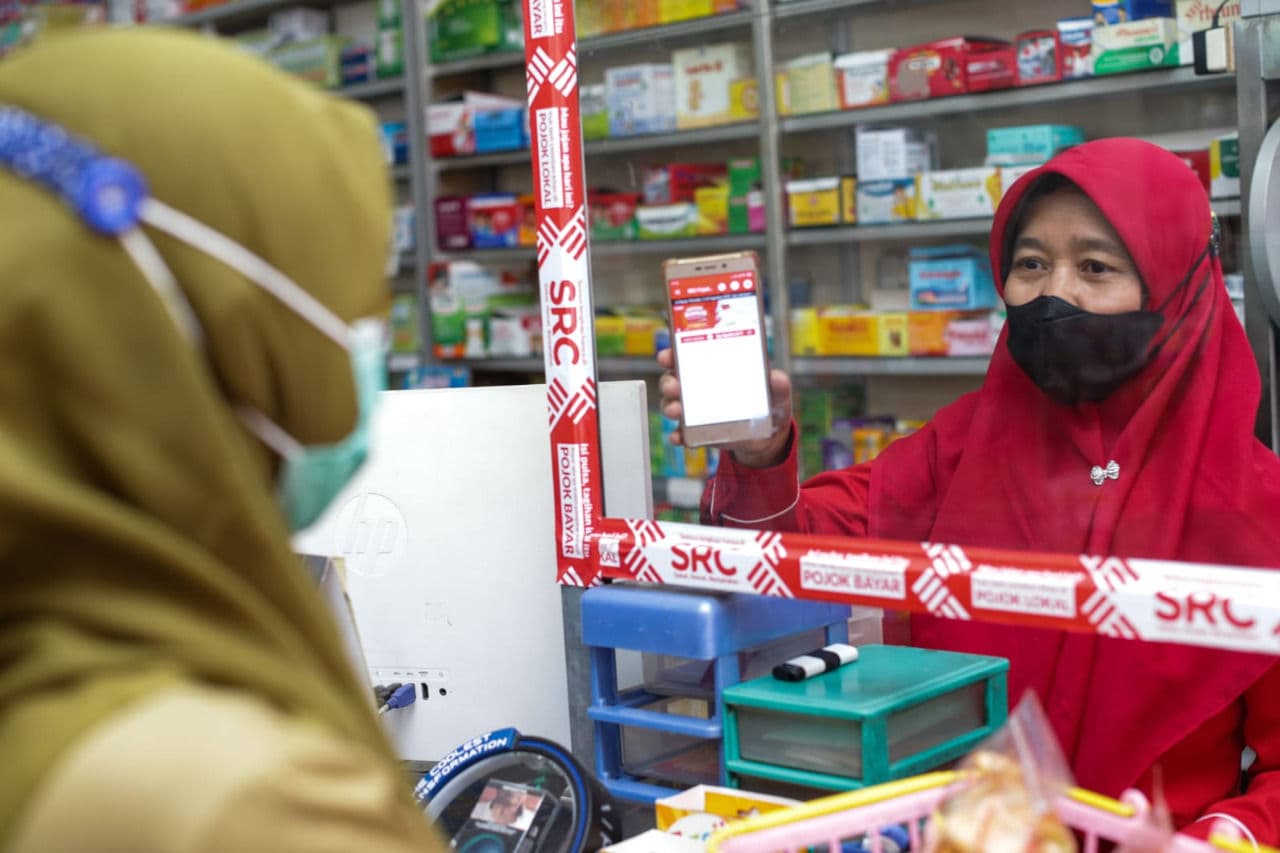 SRC Toko Kelontong Masa Kini mengajak seluruh elemen masyarakat untuk membangkitkan perekonomian lokal dan nasional melalui kampanye #BangkitSerentak. SRC Indonesia mengajak konsumen untuk menjadi pahlawan ekonomi lokal dengan kembali berbelanja di toko kelontong. Peringatan Hari Ulang Tahun Ke-76 Republik Indonesia menjadi momentum yang tepat untuk berkontribusi dalam memperkuat Usaha Mikro, Kecil dan Menengah (UMKM) yang merupakan salah satu fondasi ekonomi Tanah Air.