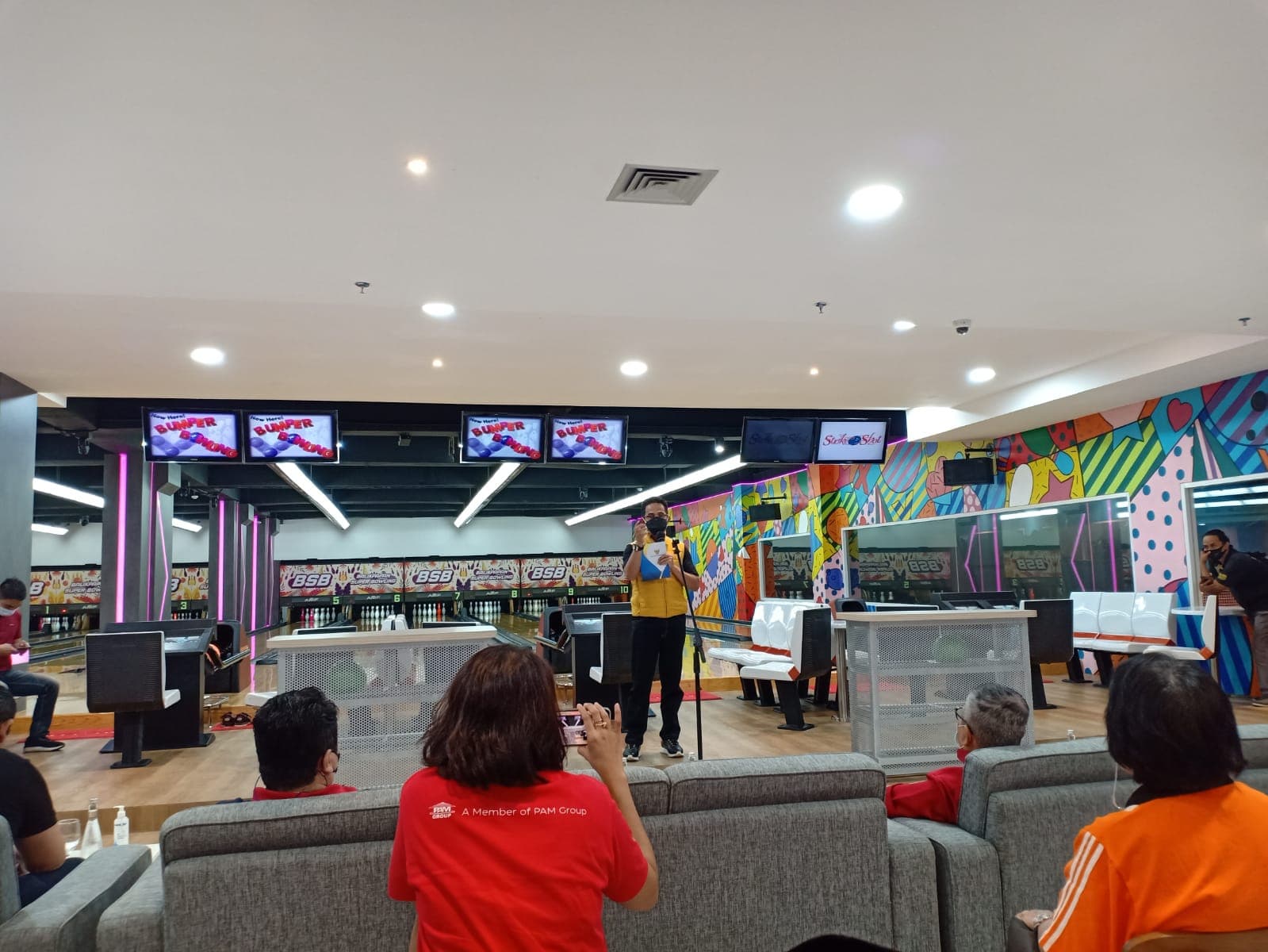 Wali Kota Balikpapan Rahmad Mas'ud saat memberikan sambutan soft opening arena bowling di BSB Balikpapan, Minggu (10/10/2021)