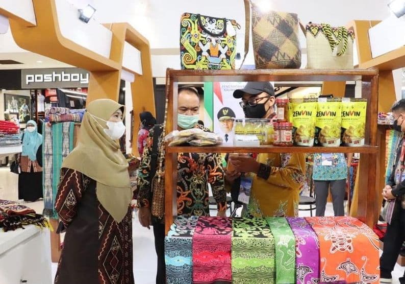 Balikpapan turut berpartisipasi dalam pameran Kriyanusa 2022 di JCC dengan menampilkan kain batik, kerajinan dan asesoris. 