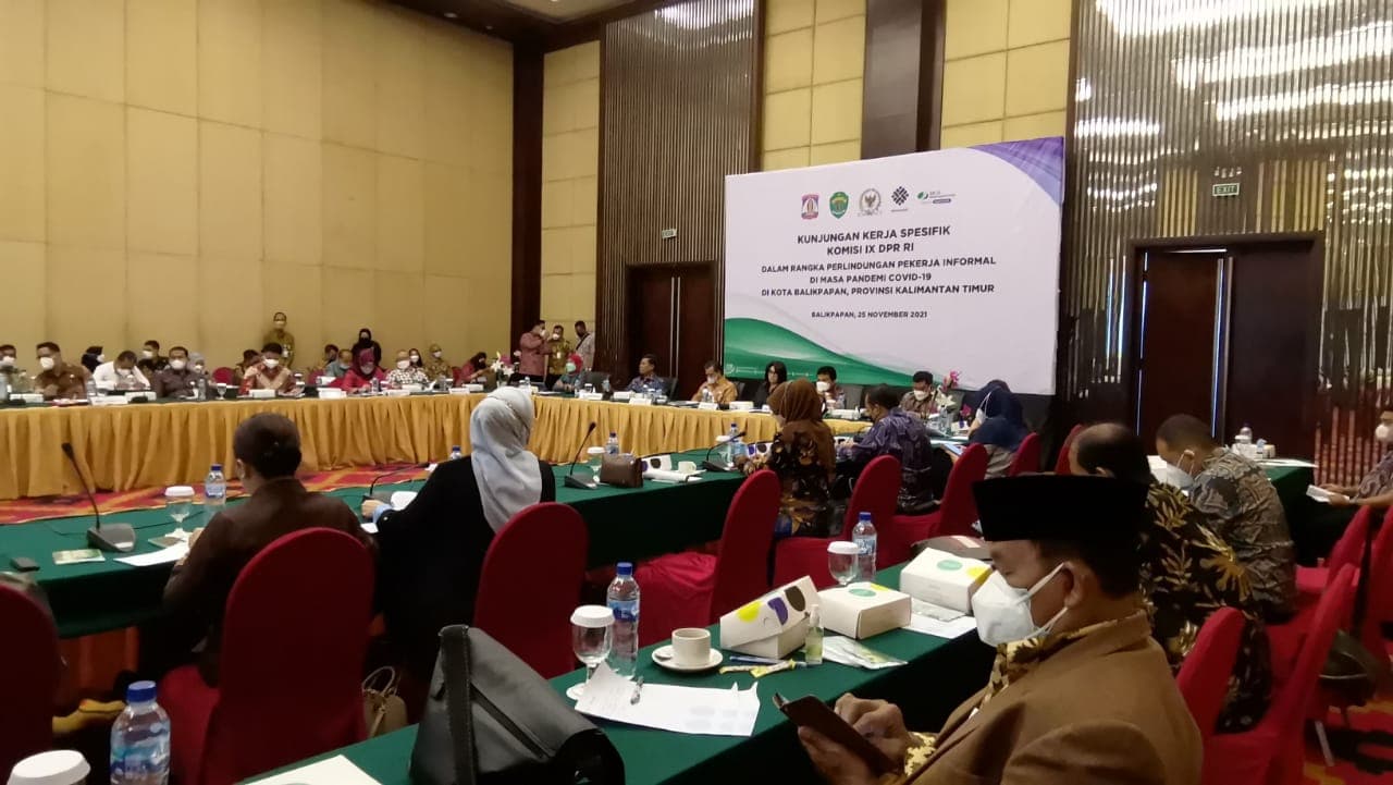 Dalam rangka perlindungan pekerja informal, Komisi IX DPR RI kunjungan kerja ke Balikpapan, Kalimantan Timur, Kamis (25/11/2021). 