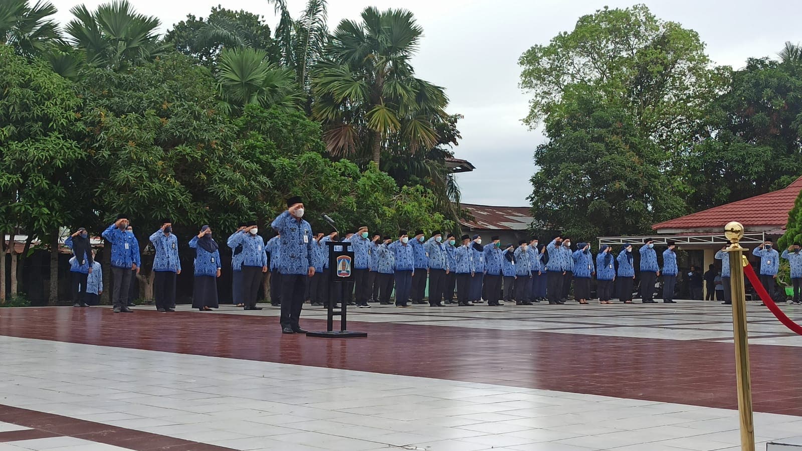 Puluhan ASN dilingkungan Pemkot Balikpapan melakukan ziarah ke Taman Makam Pahlawan Dharma Agung, Senin (29/11/2021)