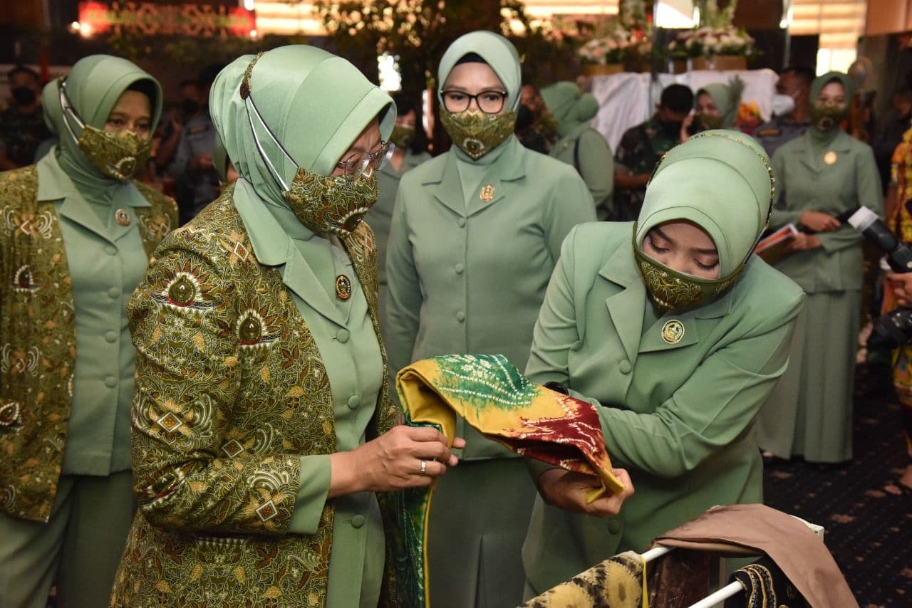 Ketum Persit KCK Bangga Anggotanya Bisa Menghasilkan Kerajinan