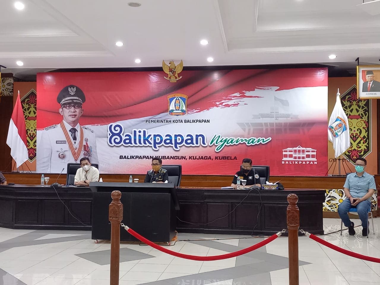 Wali Kota Balikpapan Rahmad Mas'ud saat memberikan penjelasan langkah-langkah yang akan dilaksanakan pasca kecelakaan lantas di Muara Rapat, Jumat (22/1/2022)