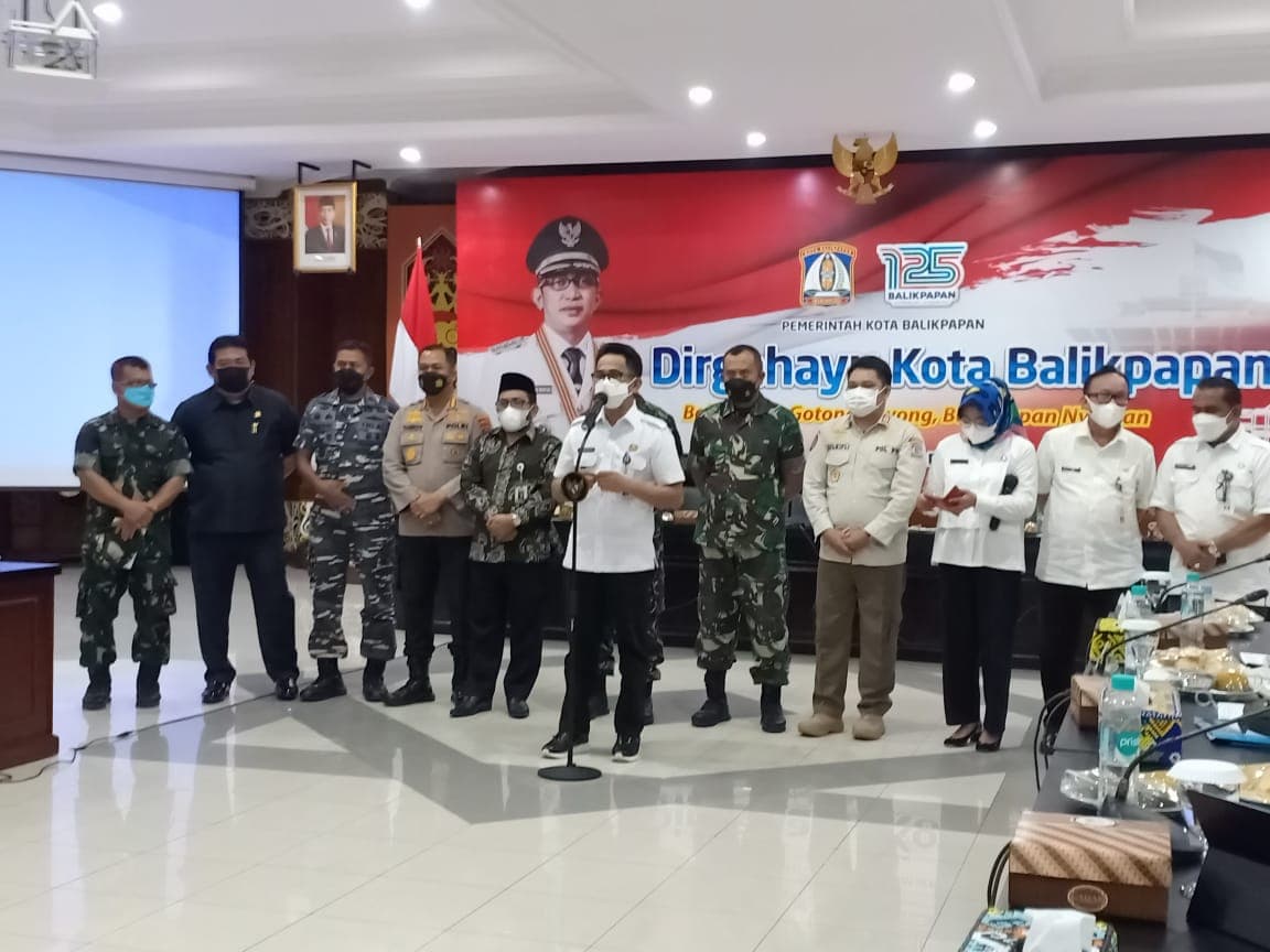 Wali Kota Balikpapan Rahmad Mas'ud dalam konferensi pers usai Rapat Forkopimda Antisipasi Lonjakan Kasus Covid-19, di Aula Kantor Pemkot Balikpapan, Rabu (2/2/2022)