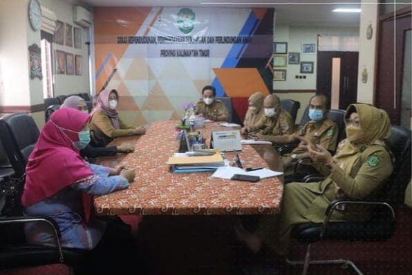 Anggota Komisi IV Dewan Perwakilan Rakyat Daerah (DPRD) Kaltim Fitri Maisyaroh saat audiens dengan Dinas Kependudukan Pemberdayaan Perempuan dan Perlindungan Anak (P3A) Provinsi Kaltim