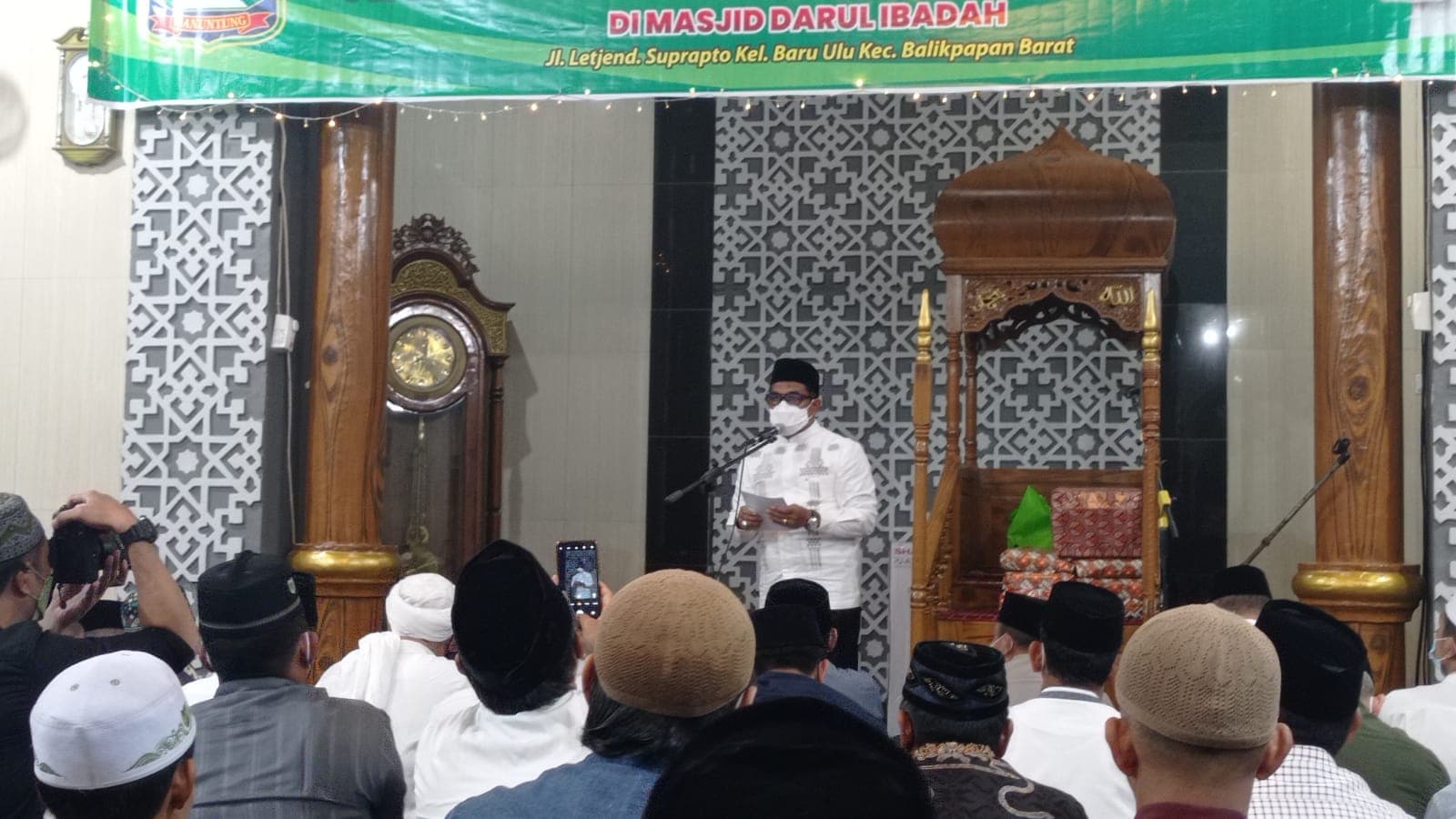 Pj Sekda Pemkot Balikpapan Muhaimin memberikan sambutan di Safari Ramadan, Kamis malam 14 April 2022