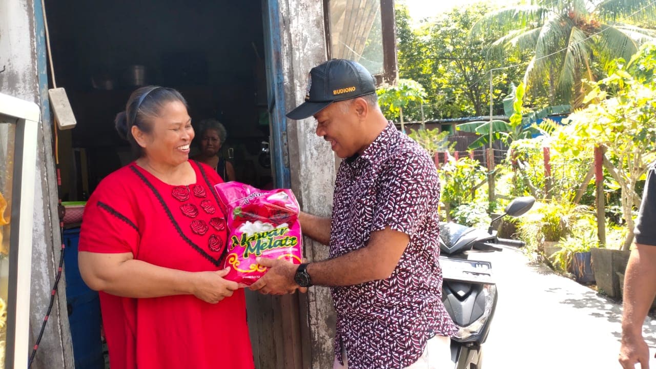 Wakil Ketua DPRD Balikpapan Budiono melaksanakan kegiatan reses masa persidangan II Tahun 2022 secara dari rumah ke rumah di RT 15 Kelurahan Marga Sari, Minggu (19/6/2022)