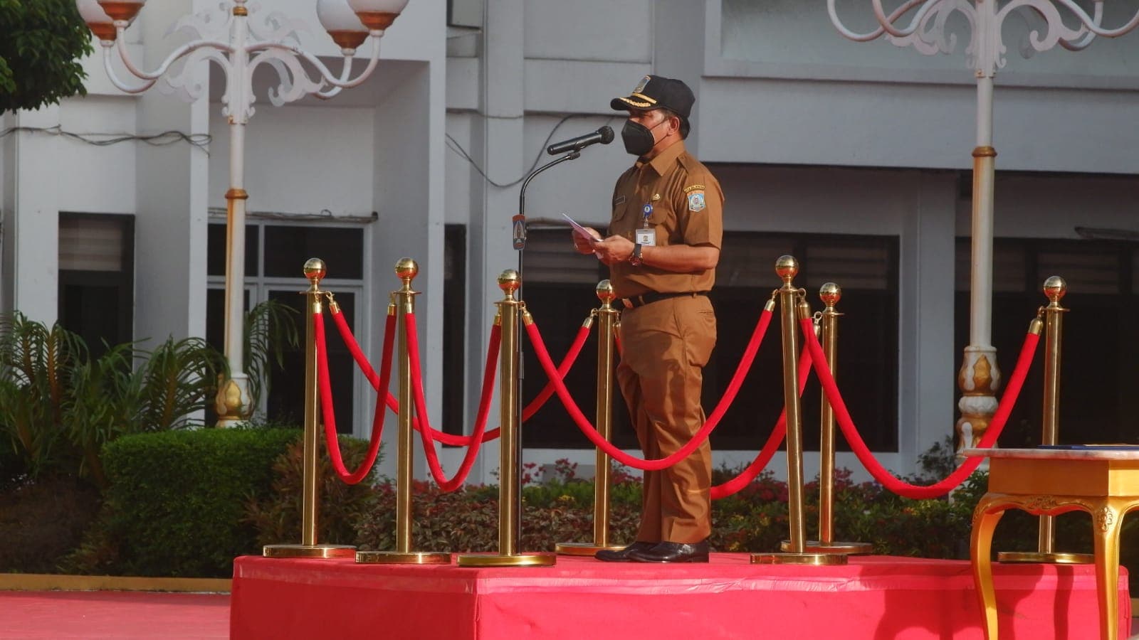 Pembina Upacara Apel Gabungan, Pj Sekda Kota Balikpapan, Muhaimin, Senin (11/7/2022)