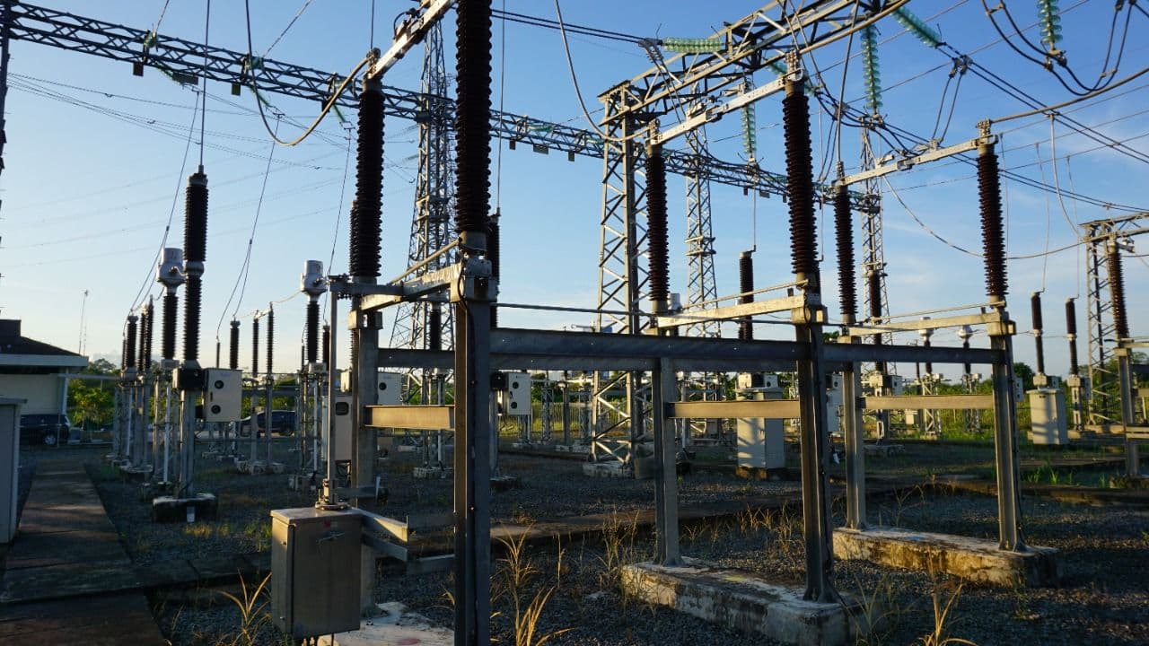 Melalui PT PLN (Persero) Unit Induk Pembangunan Kalimantan Bagian Timur (PLN UIP KLT), PLN berhasil melaksanakan pemberian tegangan pertama (energize) line 1 pada proyek Saluran Udara Tegangan Tinggi (SUTT) 150 kiloVolt (kV) Tanjung Redeb – Tanjung Selor pada 13 Agustus 2022, pukul 22.47 WITA