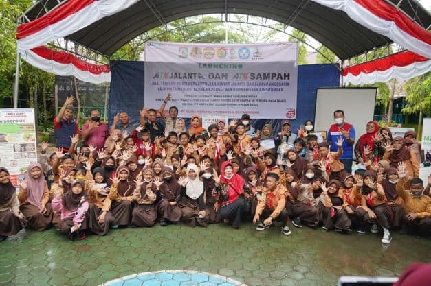 ATM SD Negeri 004 Balikpapan Barat Peduli Lingkungan. Foto: Pertamina