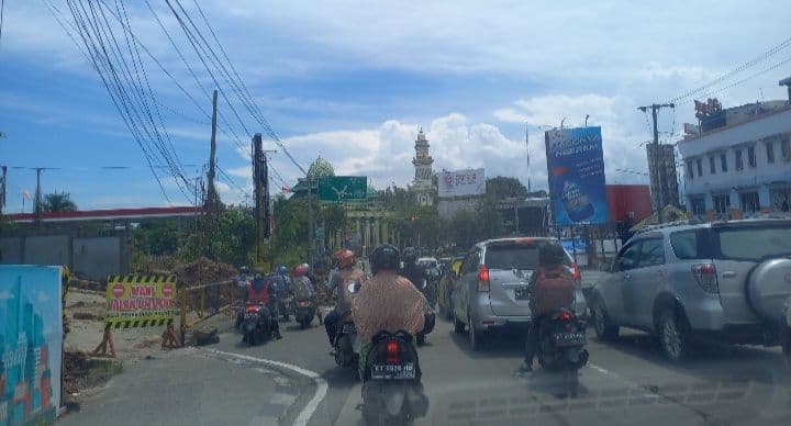 Proyek Pelebaran Simpang Muara Rapak