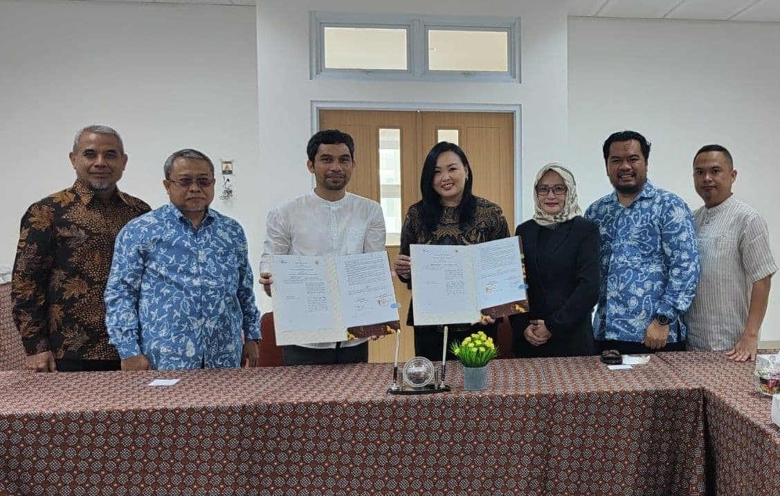 Penandatanganan MoU pihak SBMA dengan UGM dalam rangka pengelolaan dan pemanfaatan limbah B3. FOTO: SBMA untuk Ibukotakini.com 