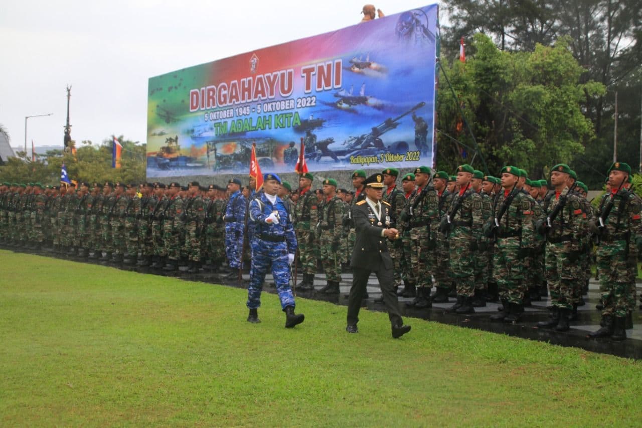 Pangdam VI Mulawarman Pimpin Upacara HUT TNI ke 77 di Kodam VI/Mlw pada Rabu, 5 Oktober 2022