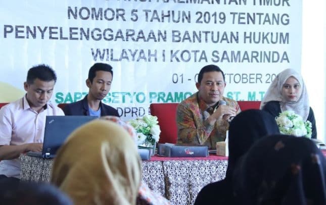 DPRD Kaltim melakukan sosialisasi Perda bantuan hukum gratis kepada masyarakat.  Foto: Sekretariat DPRD Kaltim