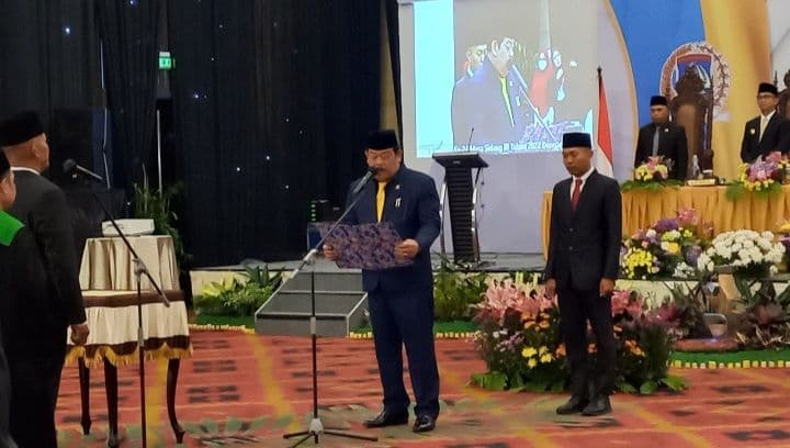 Pengambilan Sumpah Edy Alfonso dalam Rapat Paripurna PAW di sisa masa jabatan DPRD Balikpapan 2019-2024, pada Senin (10/10/2022)