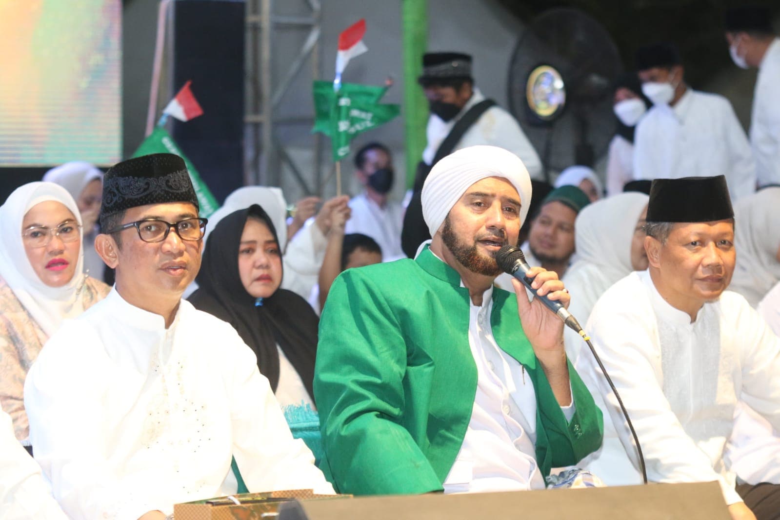 Memperingati Maulid Nabi Muhammad SAW 1444 Hijiriah dan Hari Santri Nasional, Pemerintah Kota (Pemkot) Balikpapan menyelenggarakan Balikpapan Bersholawat, di Lapangan Merdeka pada Ahad (24/10/2022) malam.