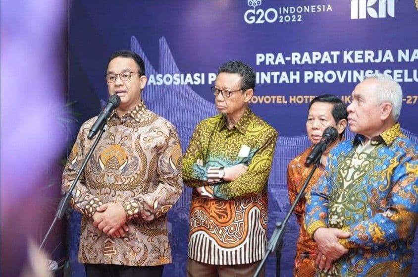 Ketua APPSI, Isran Noor bersama Ryaas Rasyid dan Anies Rasyid Baswedan dalam pembukaan Pra Rakornas APPSI 2022 di Balikpapan. Isran Noor kembali meminta pembagian DBH yang lebih adil. Foto: Biro Adpimprov.