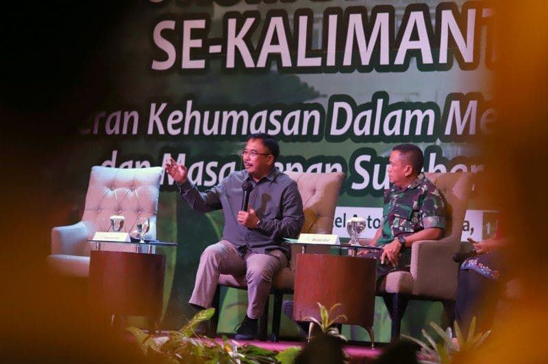 Wartawan senior Rizal Effendi menjadi narasumber Rakor Bakohumas Kaltim 2022. Foto: Diskominfo Kaltim