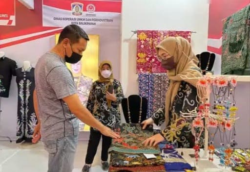 DKUMKM dan Perindustrian Bersama Dekranasda Balikpapan Buka Stand dalam Kaltim Expo 2022