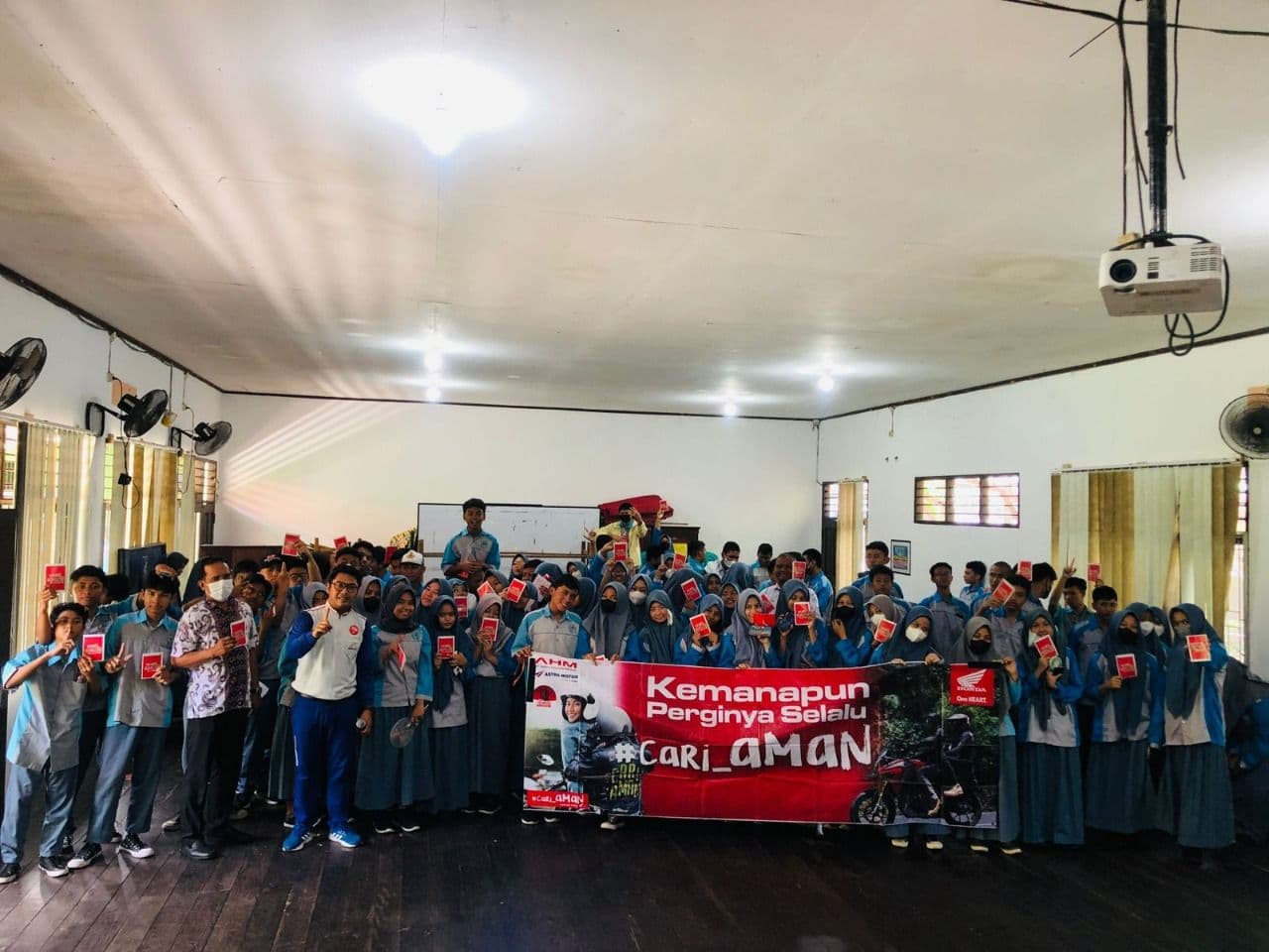 Astra Motor Kaltim 1 edukasi safety riding SMAN 8