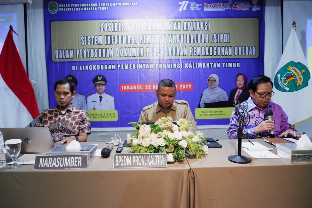 Badan Pengembangan Sumber Daya Manusia (BPSDM) Kaltim bekerjasama dengan Badan Perencanaan Pembangunan Daerah (Bappeda) Provinsi Kaltim menyelenggarakan agenda Sosialisasi Pemanfaatan Sistem Informasi Pemerintahan Daerah (SIPD) selama satu hari penuh, di Hotel Grand Aliya, Jakarta (22/11/2022)