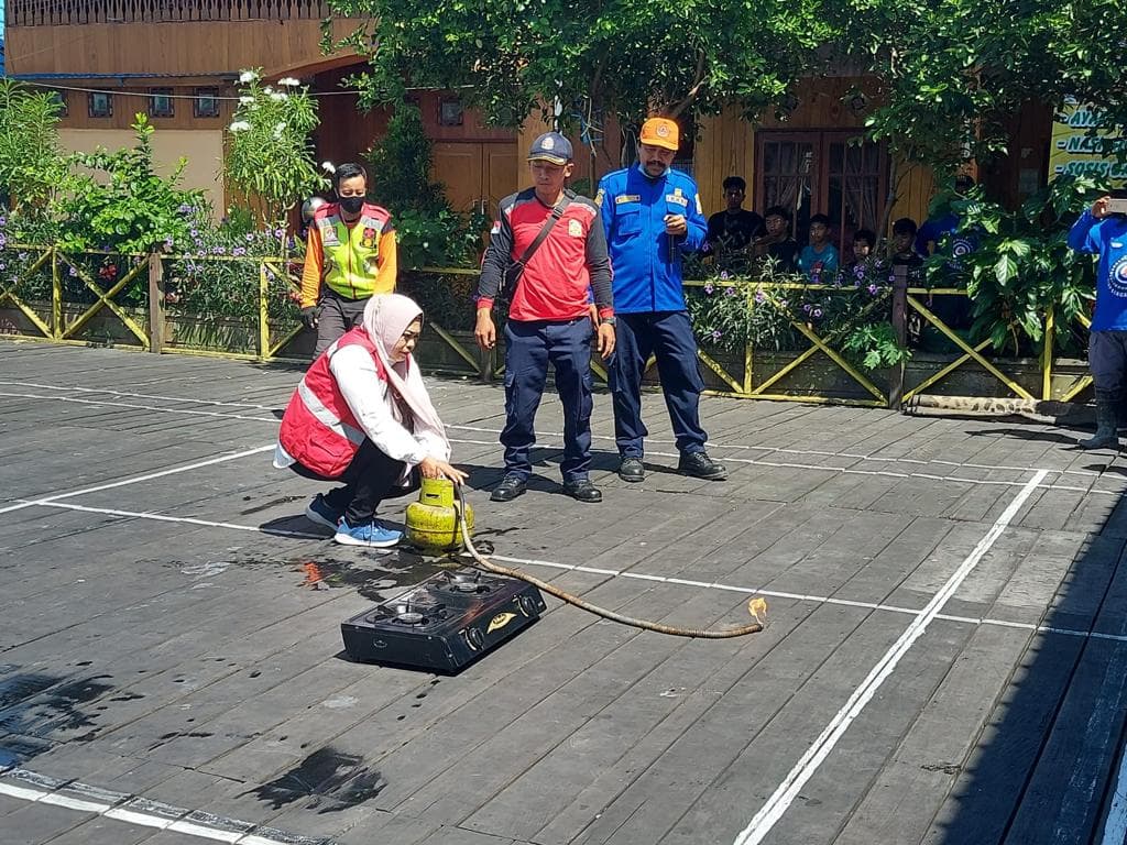 Kelompok Binaan Pertamina melalui PT Kilang Pertamina Internasiona (KPI) Unit Balikpapan, Kampung Siaga Bencana (KSB) mengadakan pelatihan kepada Ibu Rumah Tangga (IRT) mengenai pencegahan dan penanganan bencana dalam skala rumah tangga, Sabtu, (31/12/2022)