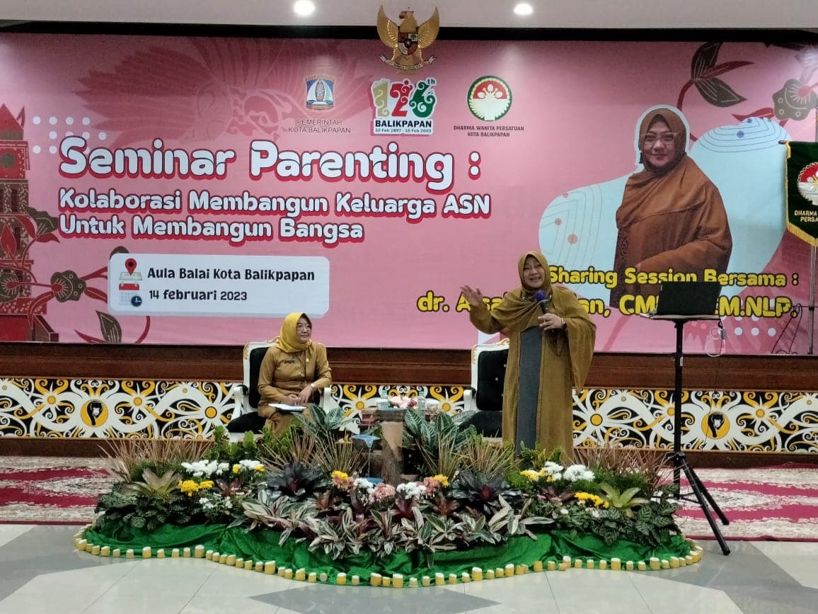 Seminar Parenting menghadirkan dr Aisyah Dahlan di Auditorium Balai Kota Balikpapan, Selasa (14/2/2023)