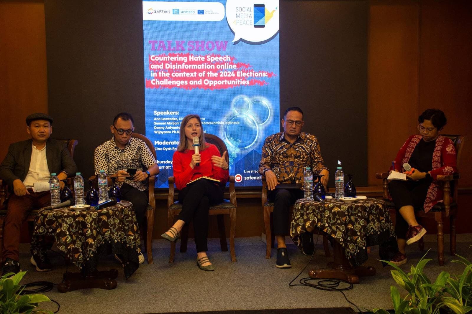 Koalisi Demokratisasi dan Moderasi Ruang Digital Indonesia (Damai) mendorong pemerintah dan platform digital, termasuk media sosial menerapkan moderasi konten digital dengan memperhatikan konteks lokal dan menghormati standar internasional tentang hak asasi manusia serta kebebasan berekspresi. 