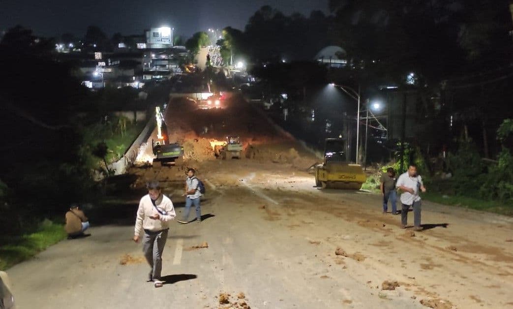 Hingga kini akses jalan depan Global Sport MT Haryono tempat pengerjaan proyek pengendalian banjir belum dapat dilewati oleh warga. Hal ini karena pemasangan box culvert dan kegiatan penimbunan tanah masih berjalan. 