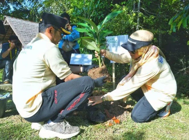 Lestarikan Lingkungan, Peserta Komwil Apeksi Diajak Menanam Pohon di Kebun Raya Balikpapan, Minggu (19/3/2023)