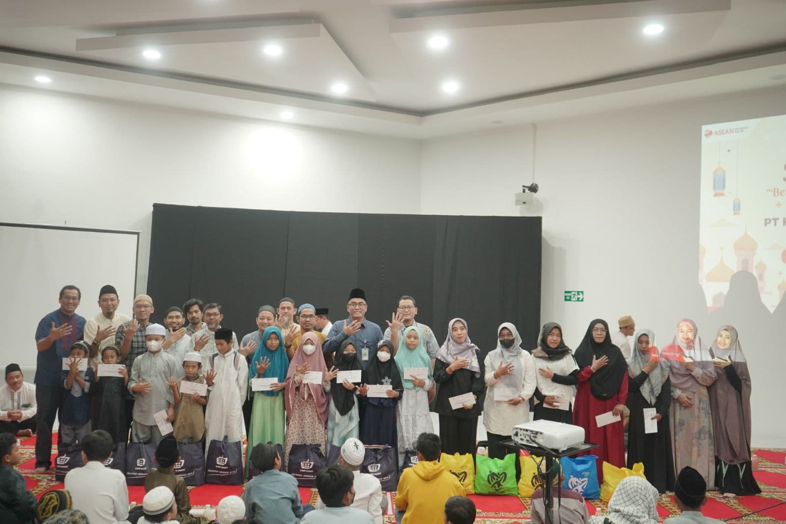 Berkah Ramadan, Kilang Pertamina Unit Balikpapan Santunin 100 Anak Yatim