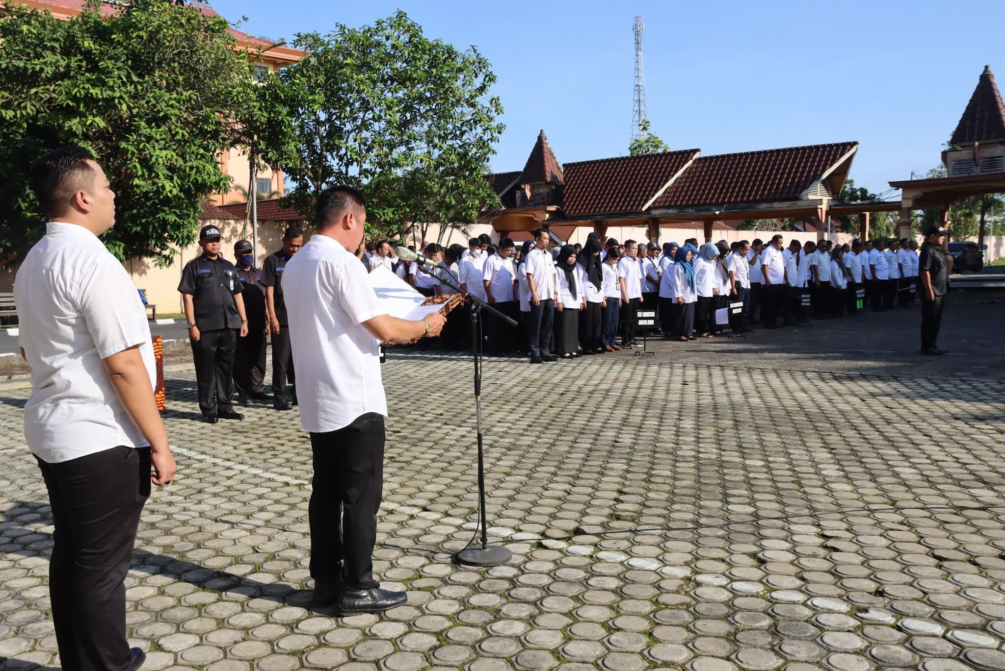 Hari Pertama Kerja Pasca Cuti Bersama, Sekretariat DPRD Kaltim Laksanakan Apel 