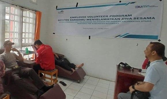 Volunteer Bareng PMI, Pegawai PLN Lakukan Kegiatan Donor Darah di Bulungan