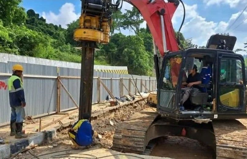 Jalan Longsor Teluk Bajau Mulai Dikerjakan, Begini Progres Penanganannya (Foto: ADPIM Pemprov Kaltim)