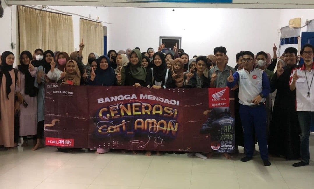 Sebarkan Virus #cari_AMAN, Astra Motor Kaltim 1 Berikan Edukasi Safety Riding di SMA Airlangga Balikpapan