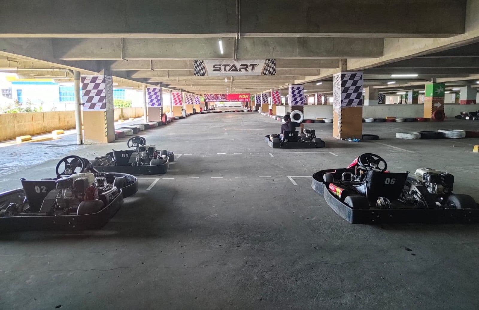 Nikmati Pengalaman Naik Gokart di Balikpapan Trade Center