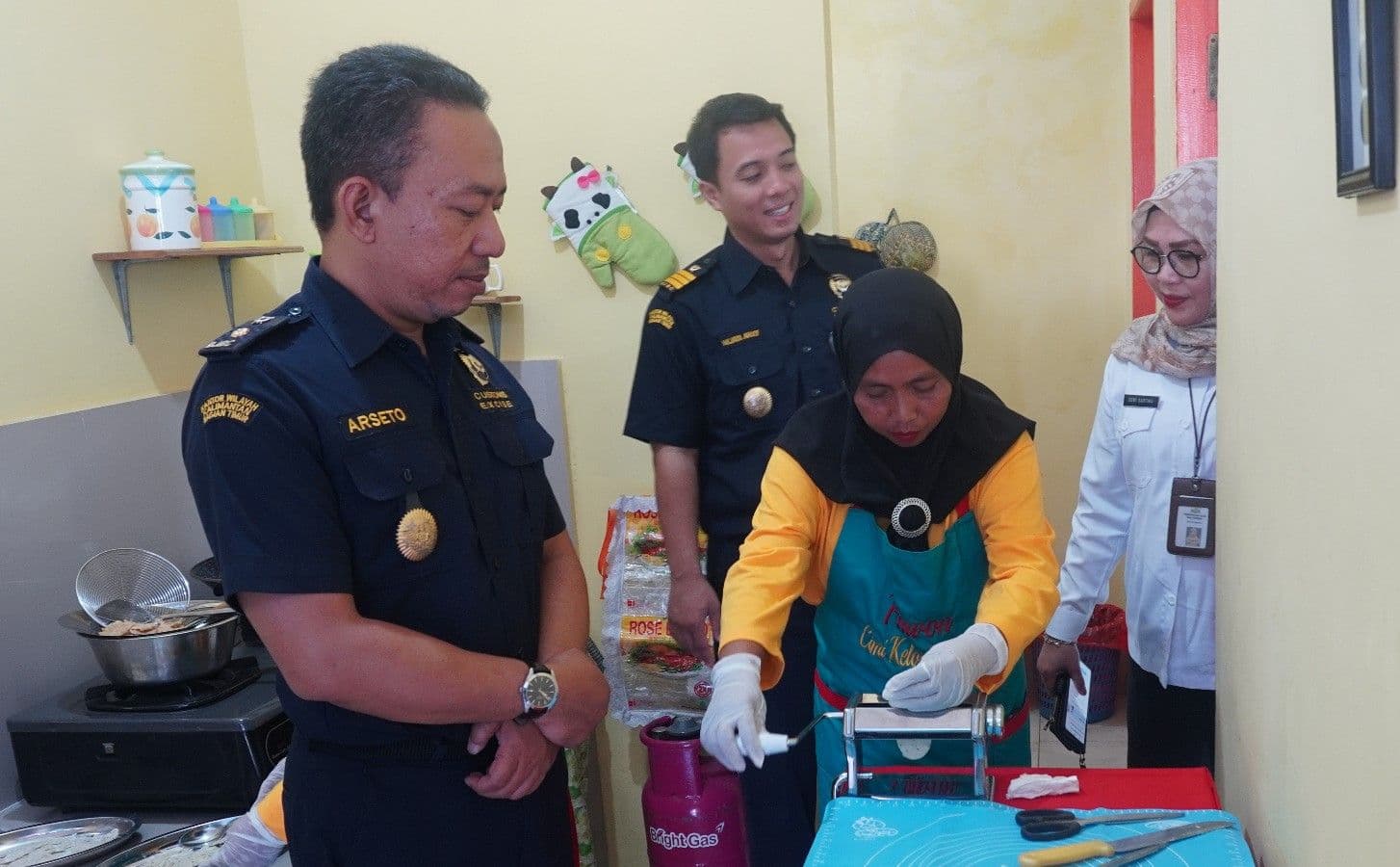 Buka Peluang Bagi UMKM, Tim Klinik Ekspor Kunjungi Patra Wonderfood Snack (Foto: Istimewa)