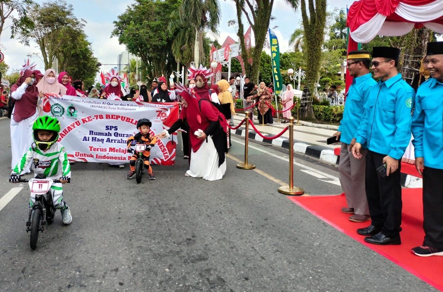 Peringati HUT Kemerdekaan RI, Ratusan BKPAKSI Balikpapan Ikuti Karnaval 