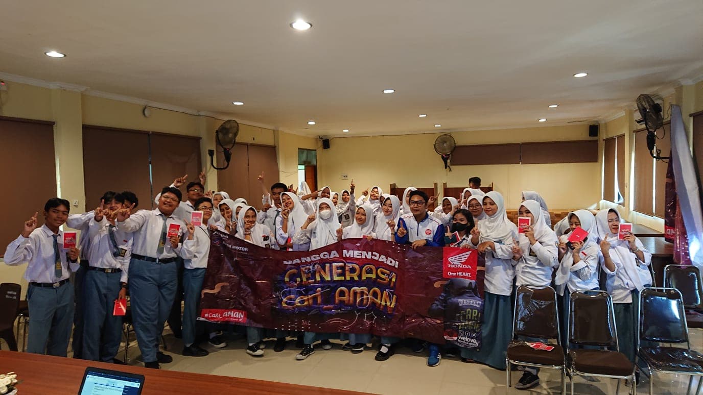 Sebarkan Virus #cari_AMAN Astra Motor Kaltim 1 Edukasi Safety Riding SMK Negeri 3 Balikpapan