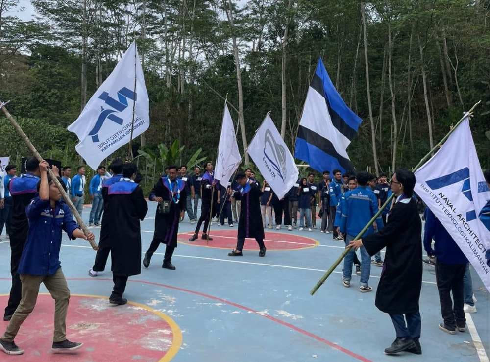 Wisuda ITK di hutan km 15 Kelurahan Karang Joang Balikpapan Utara