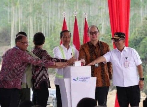 Pj Gubernur Kaltim Akmal Malik mendampingi Presiden Jokowi dalam ground breaking RS Mayapada Hospital Nusantara. (FOTO: BIROADPIMPROV)