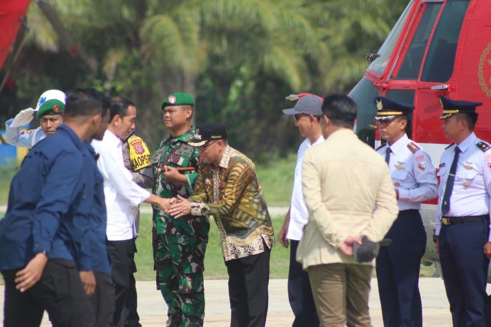 Pj Bupati PPU, Makmur Marbun mendampingi kunjungan kerja Presiden Jokowi di wilayah Ibu Kota Nusantara. (FOTO: HUMAS SETKAB PPU)