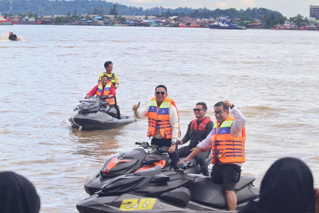 Aksi Jetski dan Paddling Akmal 