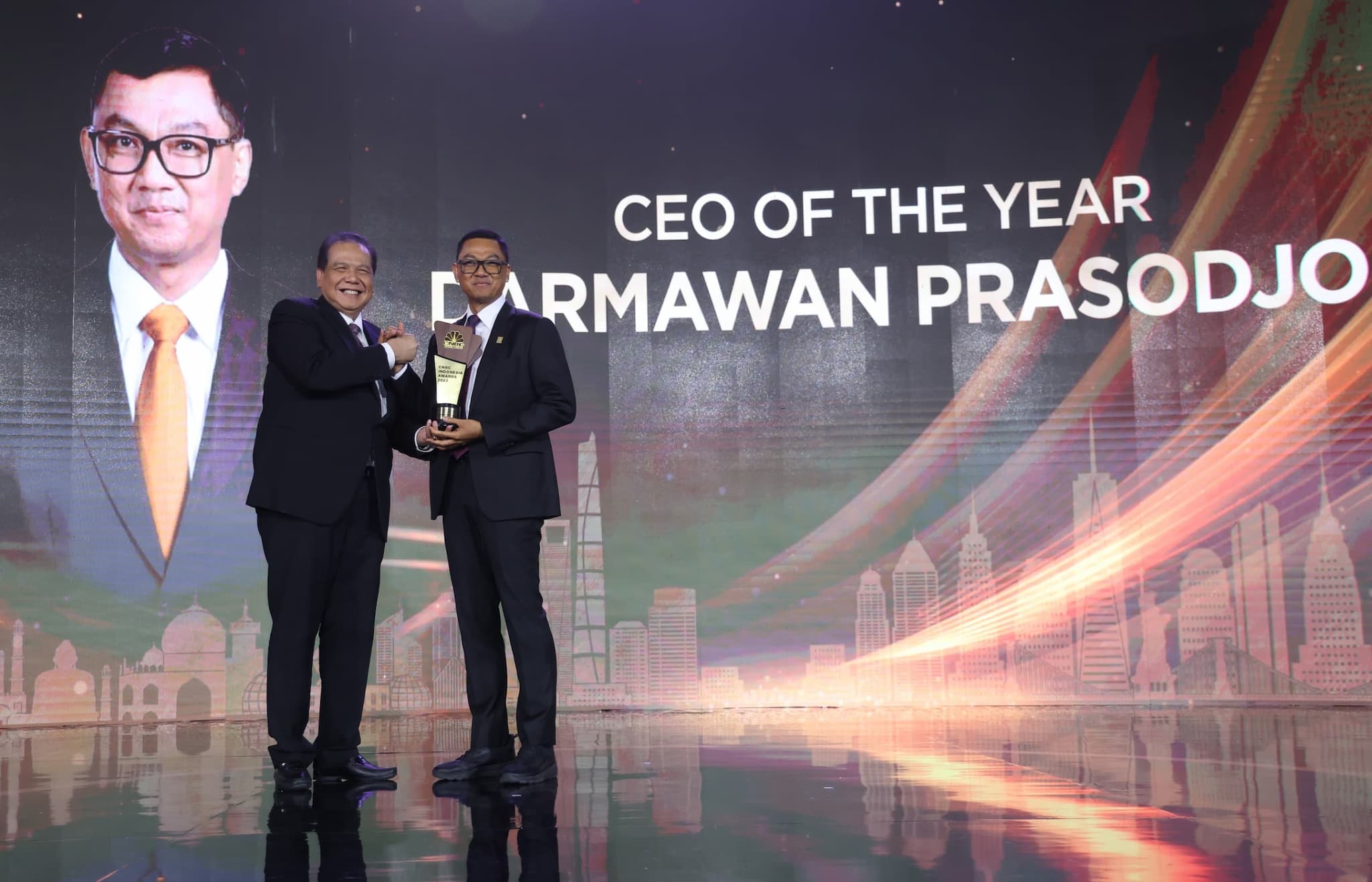 Dirut PLN Darmawan Prasodjo Kembali Dinobatkan Jadi CEO Of The Year