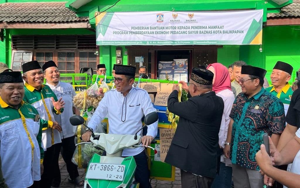 Wali Kota Balikpapan Serahkan Bantuan Motor Sayur 