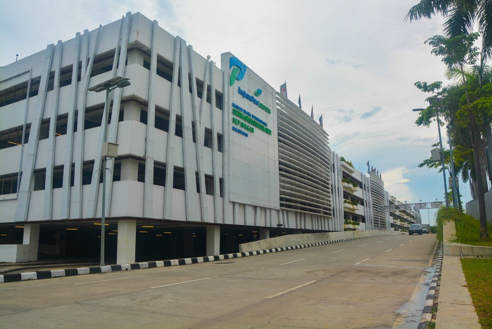 Bandara SAMS Sepinggan Terapkan Sistem Cashless untuk Pembayaran Parkir