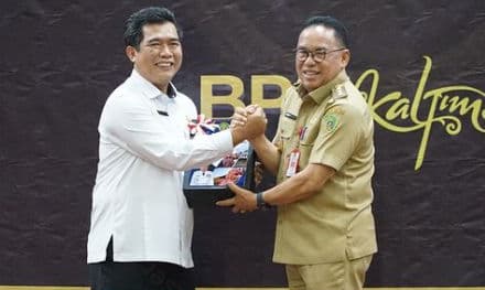 PJ Bupati PPU Serahkan LKPD Unaudited 2023